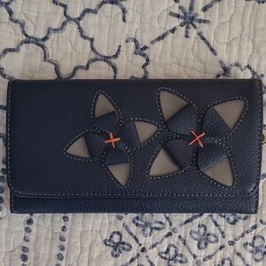 Relic Wallet Clutch Navy And Grey Floral Design New